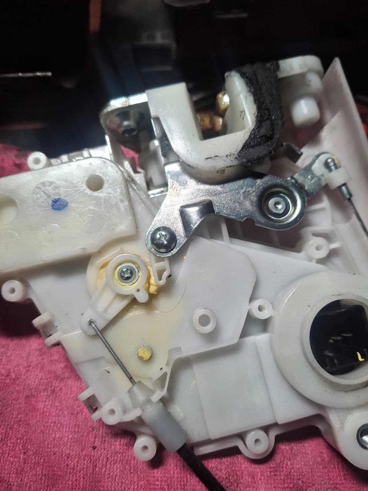 Mecanismo de cerradura de puerta de automóvil abierto para mantenimiento y apertura de vehículo en Costa Rica